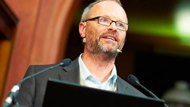 I’m Robert Llewellyn And This Is How I Work