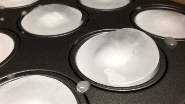 Make Ice With A Muffin Tin