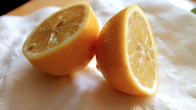 Wrap Citrus Fruit In Cheesecloth To Ensure Seed-Free Juicing