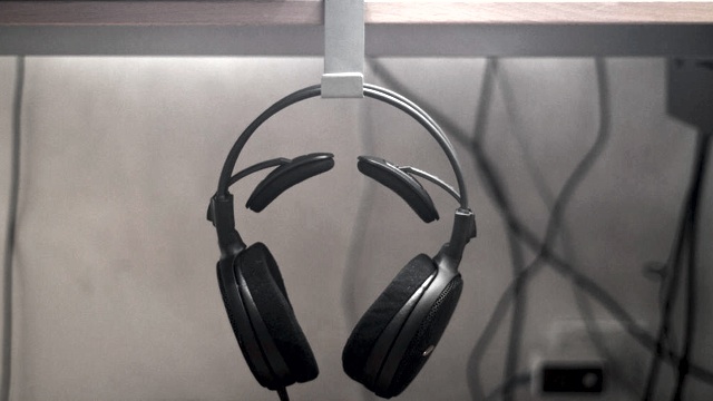 Hang Headphones Off The Side Of Your Desk With This Metal Stand