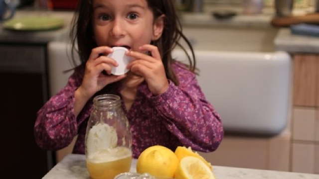 Turn That Last Bit Of Honey Into Delicious Traditional Lemonade