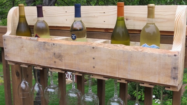 Show Off Your Wine With A Pallet
