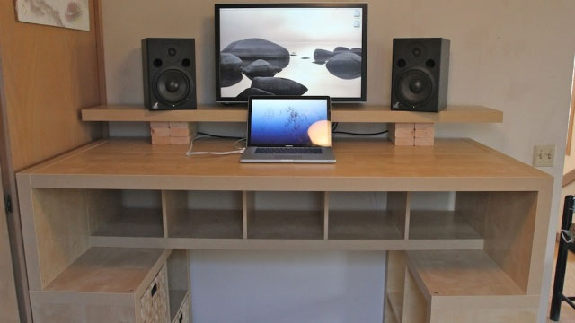 How To Choose (Or Build) The Perfect Desk For You
