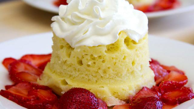 Make A Surprisingly Moist Microwave Sponge Cake