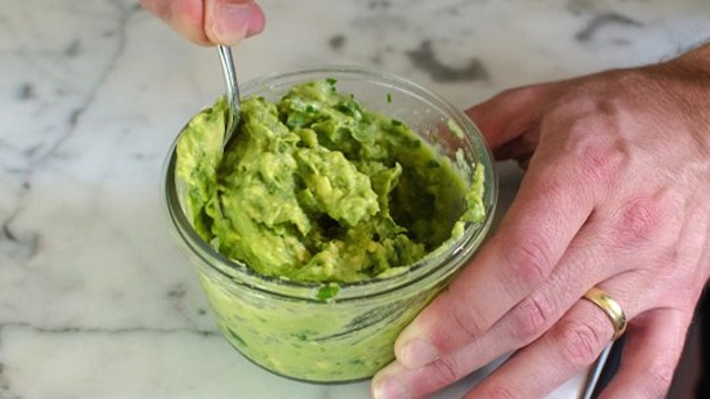 Keep Guacamole From Browning With Water