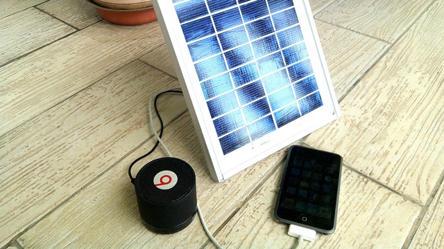 Roll Your Own Solar Gadget Charger