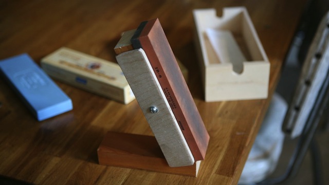 This DIY Knife Sharpening Jig Helps You Get The Right Angle Every Time