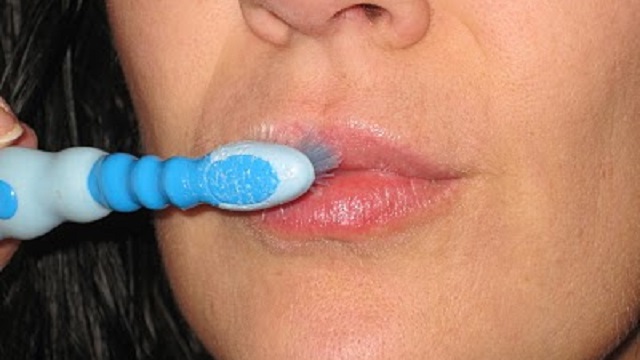 Exfoliate Your Lips With A Toothbrush