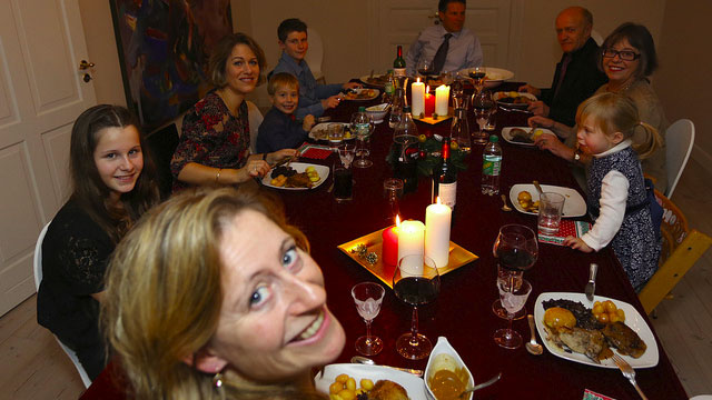 3 Questions To Ask At Dinner To Make Your Family Stronger