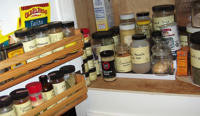 What You Should Keep In Your Pantry To Entertain At Any Time
