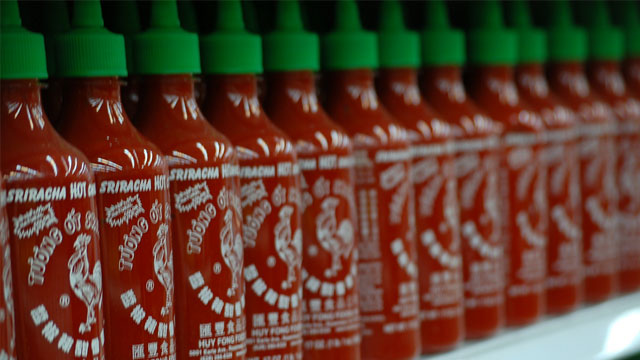 Make Your Own Sriracha-Style Hot Sauce With Just Five Ingredients