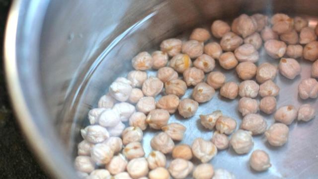 Quick-Soak Dried Beans In One Hour With A Short Boil