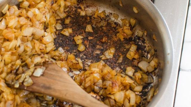 Use Steam To Get Those Tasty Crusty Bits From The Frying Pan