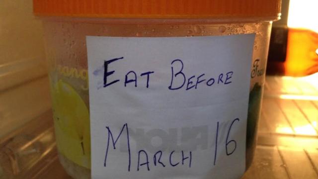 Mark Expiration Dates On Leftover Food With Sticky Notes