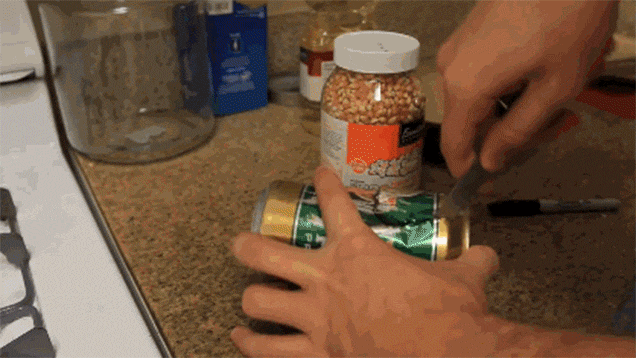 Turn An Aluminium Can Into A DIY Popcorn Popper