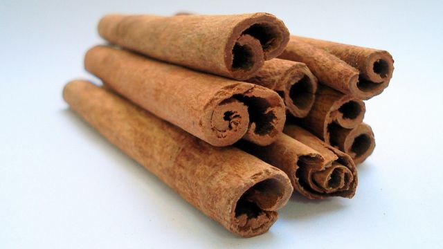 Boil Cinnamon Sticks To De-Stink Smelly Rooms