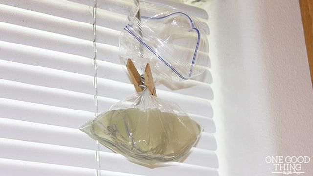 Clean Window Blind Cords With A Liquid Pack