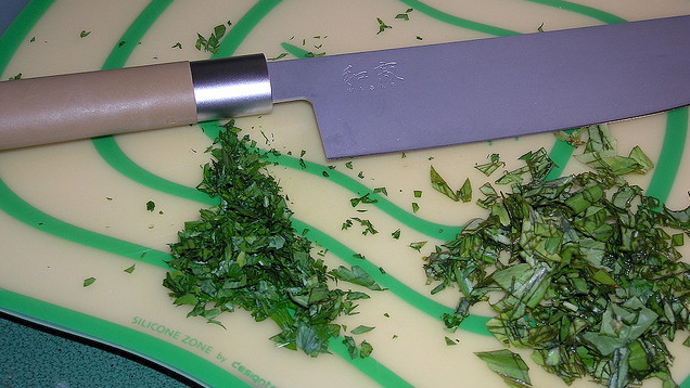 Keep Herbs From Sticking To Your Knife With Cooking Spray
