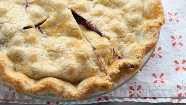 The Easiest Way To Cleanly Slice A Pie