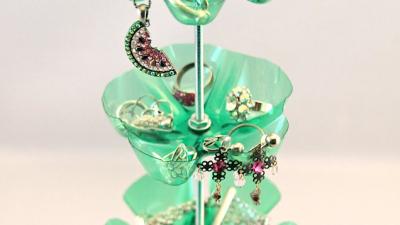 Make A Jewellery Stand Out Of Plastic Soft Drink Bottles