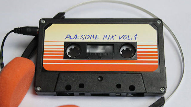Make An MP3 Player Out Of An Old Cassette