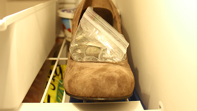 Stretch Tight Shoes With A Ziploc Bag Of Water In The Freezer