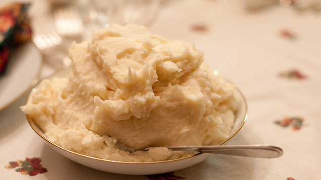 Make The Fluffiest Mashed Potatoes With Starchier Spuds