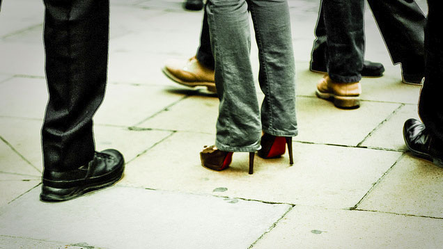Make High Heels More Comfortable To Stand In By Shifting Your Weight