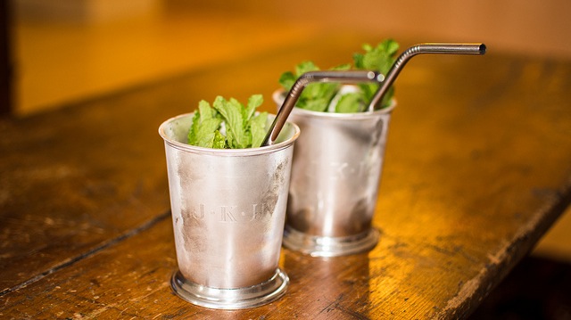 Why Bartenders ‘Smack’ Mint Before Adding It To A Cocktail 