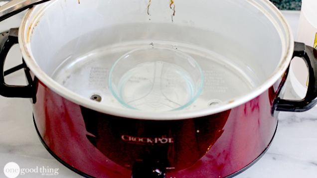 Clean The Inside Of Your Slow Cooker With Ammonia Or Vinegar