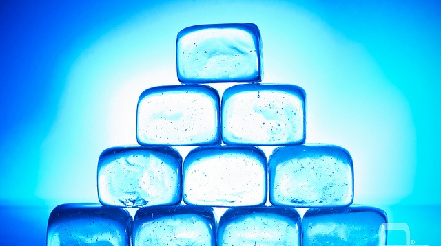 Make Crystal-Clear Ice Cubes With Boiled Water