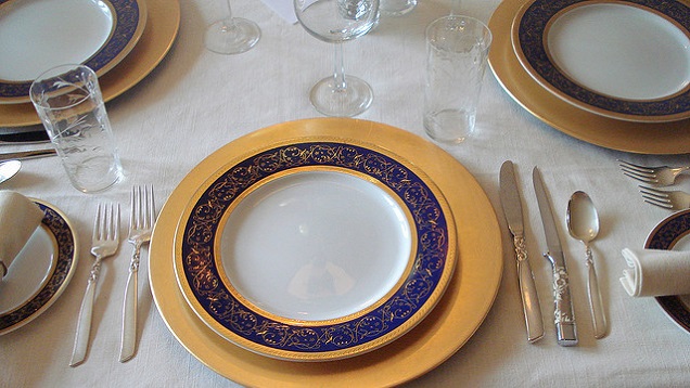 Find Your Bearings At A Formal Dinner Table With The 'B And D' Rule