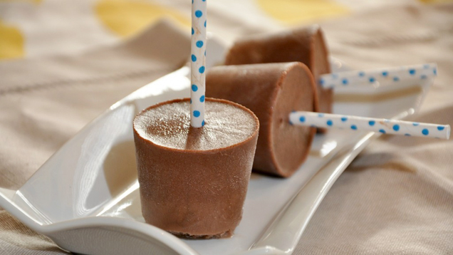 Make Easy Fudge Popsicles With Nutella