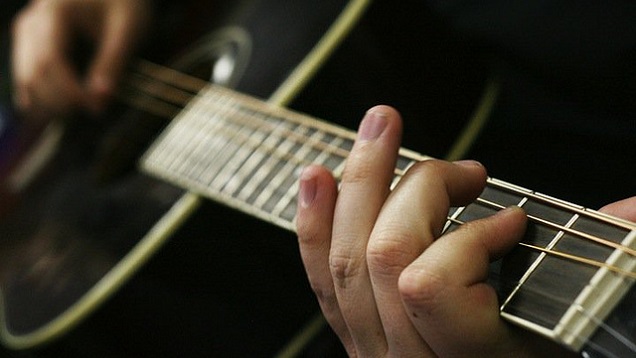 Why Playing Guitar Can Make Your Fingers Smell (And How To Prevent It)