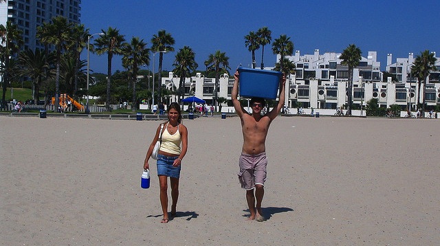 Bury Your Esky In The Sand To Keep Food And Drinks Cool At The Beach