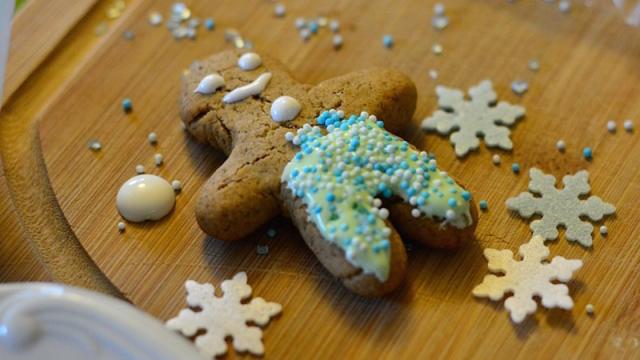 Try This Two Step Process For Icing Cookies To Perfection
