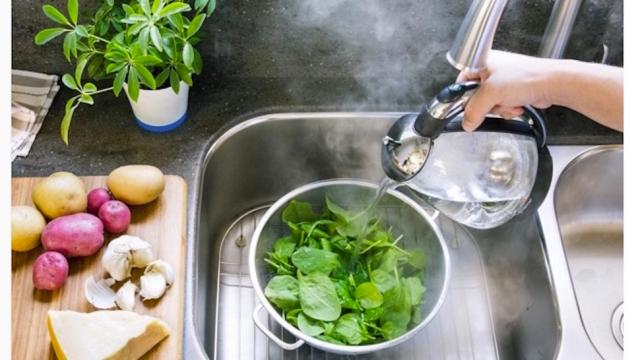 Blanch Spinach By Boiling Your Kettle, Not A Pot Of Water