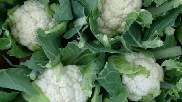Don’t Throw Out Those Cauliflower Leaves, They’re Healthy And Delicious