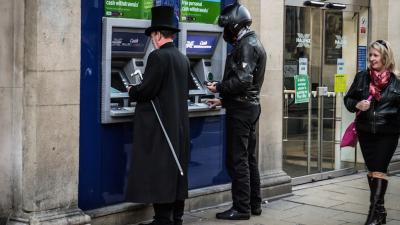 Avoid ‘Independent’ ATMs When Withdrawing Cash Abroad