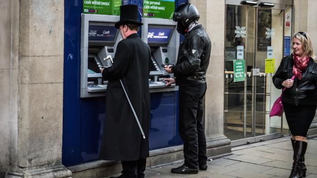 Avoid ‘Independent’ ATMs When Withdrawing Cash Abroad