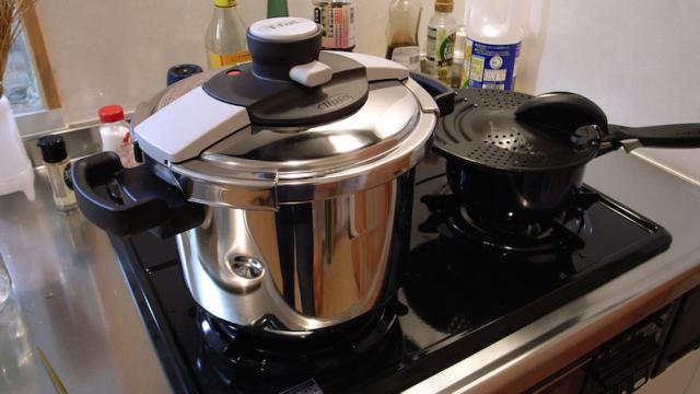Sterilise Baby Bottles Quickly In A Pressure Cooker