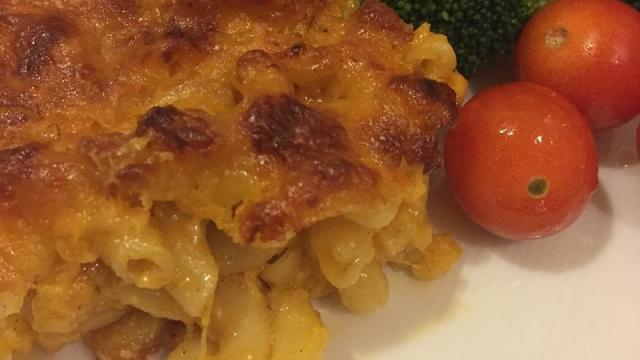 Make Perfectly Crispy Baked Mac And Cheese With A Cookie Sheet