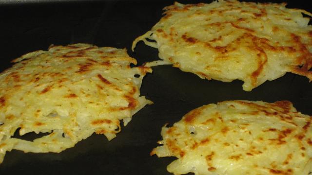 Turn Your Shredded Hash Browns Into Pizza Crust With A Waffle Maker