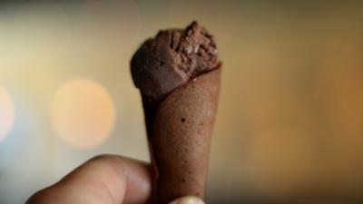 Make Tiny, Tasty Ice Cream Cones Out Of Cookies