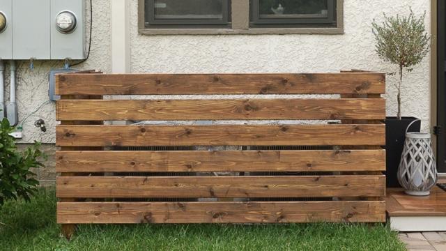This DIY Screen Hides Bulky AC Units Or Garbage Bins In Your Yard