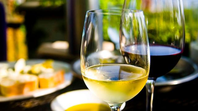 The Best Wines To Pair With Spicy Foods