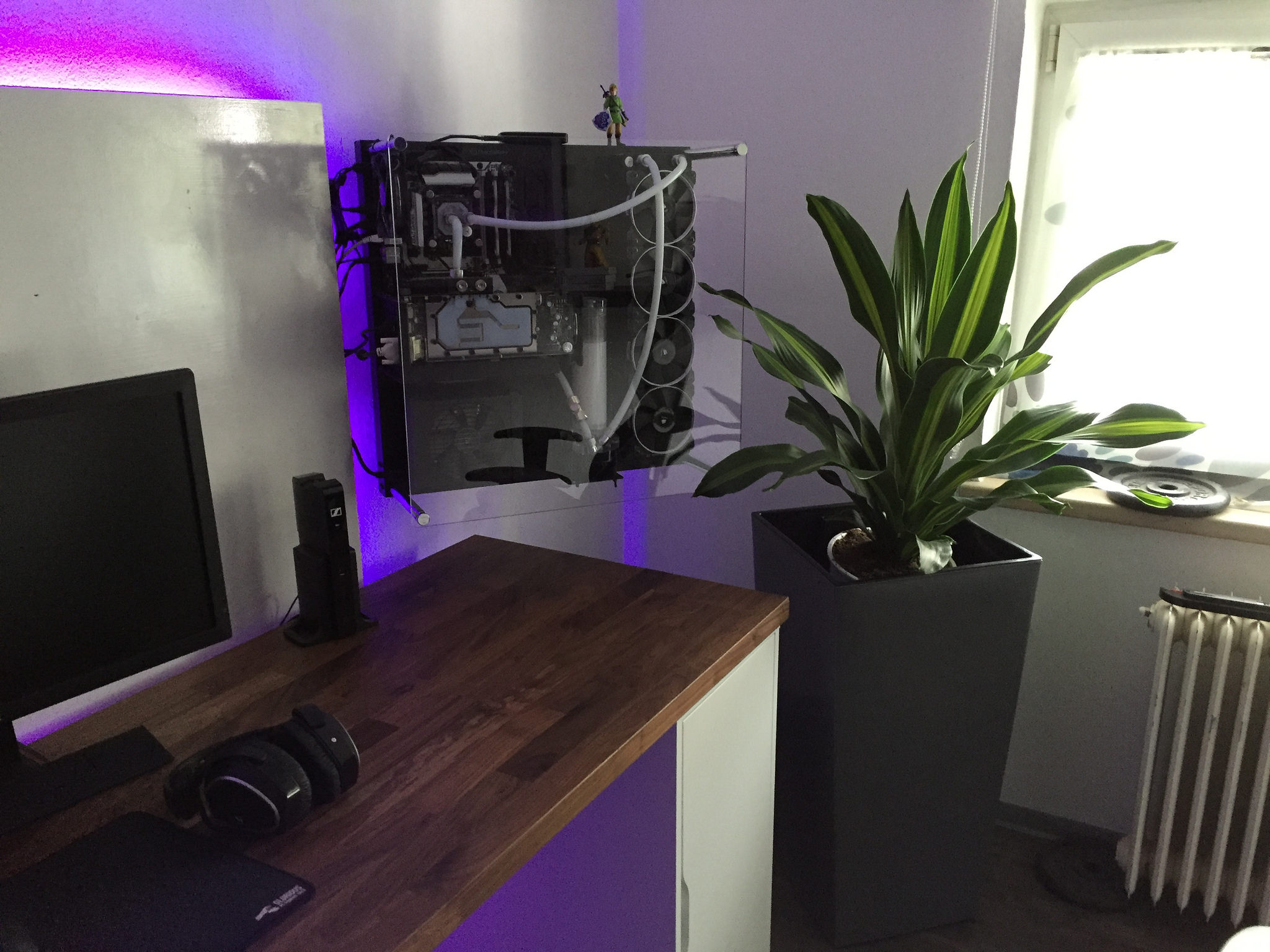 The Wall Mounted Workspace