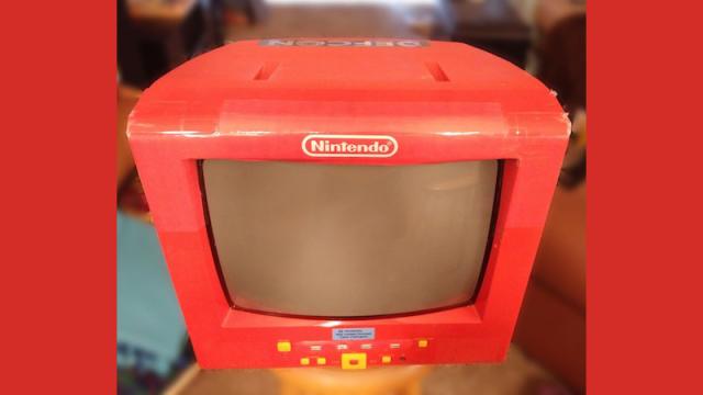 Build A Retro Looking All-In-One Console With A Raspberry Pi And An Old CRT 