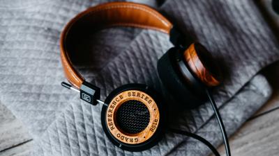 Keep Your Classic Cans Alive With A Bluetooth Clip-On