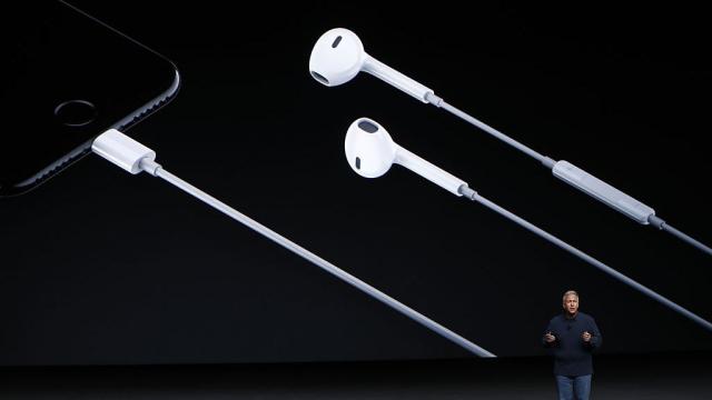 Why Apple’s IPhone 7 Headphones Don’t Work On The Latest MacBook